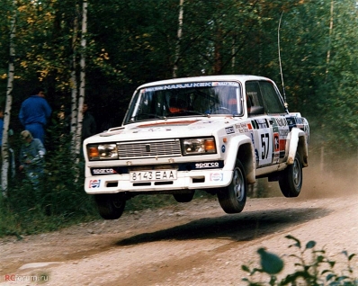 Ilmar Raissar - Rein Talvar
38º 1000 Lakes Rally 1988. Lada 2105 VTFS (8143 EAA). Clasificado 18º.

Del 26 al 28 de Agosto, Jyväskylä, Finlandia.
Superficie: tierra.

El Rally tenia un total de 1445.95 km de los que 496.32 km divididos en 39 tramos, eran especiales.

Se inscribieron 200 equipos, tomaron la salida 195, finalizaron 84.@
Palabras clave: Lada;VTFS;2105;Finlandia;