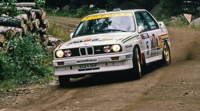 Ari Vatanen - Bruno Berglund
38º 1000 Lakes Rally 1988. BMW M3 E30 (EDZ 4364). Abandonó por la dirección del coche en SS13 Korpiaho de 6.53 Km.

Del 26 al 28 de Agosto, Jyväskylä, Finlandia.
Superficie: tierra.

El Rally tenia un total de 1445.95 km de los que 496.32 km divididos en 39 tramos, eran especiales.

Se inscribieron 200 equipos, tomaron la salida 195, finalizaron 84.@
Palabras clave: ;BMW;M3;Finlandia;1988;
