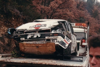 Yves Loubet - Jean-Bernard Vieu
56º Rallye Automobile de Monte-Carlo 1988. Lancia Delta HF 4WD TO-74250G). Abandonó por salida de pista en SS14 Puimichel de 12.00 km.

Foto: estado en que quedó el Lancia una vez ya cargado en la grúa.
Foto 11 de 11.

Del 16 al 21 de Enero, Monte-Carlo.
Superficie: asfalto - nieve.

El Rally tenia un total de 3052.9 km de los que 621.00 km divididos en 26 tramos, eran especiales.

Se inscribieron 181 equipos, tomaron la salida 169, finalizaron 109.@
Palabras clave: Yves_Loubet;Delta;Lancia;Montecarlo;1988;crash