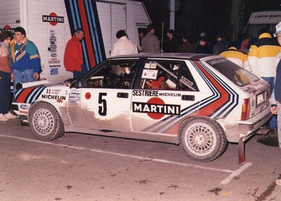 Yves Loubet - Jean-Bernard Vieu
56º Rallye Automobile de Monte-Carlo 1988. Lancia Delta HF 4WD TO-74250G). Abandonó por salida de pista en SS14 Puimichel de 12.00 km.

Del 16 al 21 de Enero, Monte-Carlo.
Superficie: asfalto - nieve.

El Rally tenia un total de 3052.9 km de los que 621.00 km divididos en 26 tramos, eran especiales.

Se inscribieron 181 equipos, tomaron la salida 169, finalizaron 109.@
Palabras clave: Yves_Loubet;Delta;Lancia;Montecarlo;1988