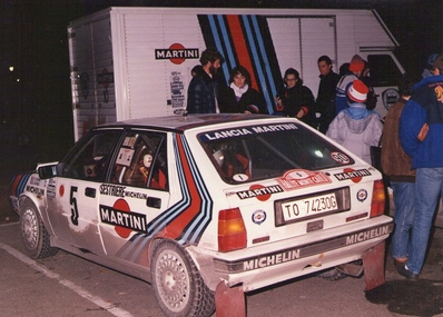 Yves Loubet - Jean-Bernard Vieu
56º Rallye Automobile de Monte-Carlo 1988. Lancia Delta HF 4WD TO-74250G). Abandonó por salida de pista en SS14 Puimichel de 12.00 km.

Del 16 al 21 de Enero, Monte-Carlo.
Superficie: asfalto - nieve.

El Rally tenia un total de 3052.9 km de los que 621.00 km divididos en 26 tramos, eran especiales.

Se inscribieron 181 equipos, tomaron la salida 169, finalizaron 109.@
Palabras clave: Yves_Loubet;Delta;Lancia;Montecarlo;1988
