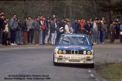 Pep Bassas - Antonio Rodriguez
24º Rallye Catalunya - Costa Brava 1988. BMW M3 E30 (M-5019-HY). Abandonó por accidente.

Del 12 al 13 de Febrero, Lloret de Mar, Girona, Catalunya, España
Superficie: asfalto - tierra.

El Rally tenia 416.35 km cronometrados divididos en 26 tramos.

Tomaron la salida 110 equipos, finalizaron 42.

© Roberto Gnudi
@@
Palabras clave: Pep_Bassas;BMW;Catalunya;Costa_Brava;1988