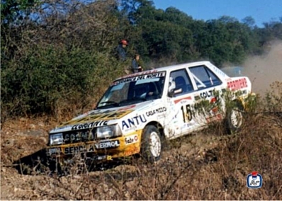 Jorge Bescham - Jose Garcia
8º Marlboro Rally de Argentina 1988. Fiat Regatta 85 (C/1 303600). Abandonó por la caja de cambios en SS12 Mina Clavero - Guilio Cesare de 22,26 Km.

Del 2 al 6 de Agosto, Buenos Aires, Córdoba, Argentina.
Superficie: tierra.

El Rally tenia un total de 2141.41 Km de los que 583.60 Km divididos en 29 tramos eran especiales.

Se inscribieron 81 equipos, tomaron la salida 81, finalizaron 21.@
Palabras clave: Fiat;Regatta;Argentina;1988