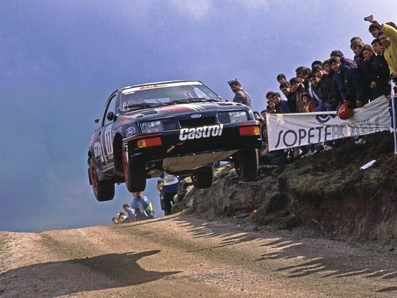 Joaquim Santos - Miguel Oliveira
22º Rallye de Portugal - Vinho do Porto 1988. Ford Sierra RS Cosworth. Abandonó por la caja de cambios en SS17 Fafe - Montim 2 de 6.70 km.

Del 1 al 5 de Marzo, Estoril, Portugal.
Superficie: asfalto - tierra.

El Rally tenia un total de 2105.42 km de los que 588.70 km divididos en 37 tramos eran especiales.

Tomaron la salida 99 equipos, finalizaron 35.@
Palabras clave: ;Ford;Sierra;Cosworth;1988;Portugal;