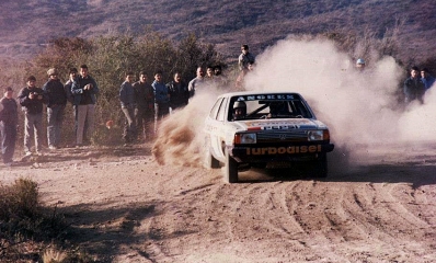 Luis Etchegoyen - Eduardo Garcia
8º Marlboro Rally Argentina 1988. Volkswagen Golf. Abandonó, desconocemos porque motivo y en que especial.

Del 2 al 6 de Agosto, Buenos Aires, Córdoba, Argentina.
Superficie: tierra.

El Rally tenia un total de 2141.41 Km de los que 583.60 Km divididos en 29 tramos eran especiales.

Se inscribieron 81 equipos, tomaron la salida 81, finalizaron 21.@
Palabras clave: Volkswagen;Golf;Argentina;1988