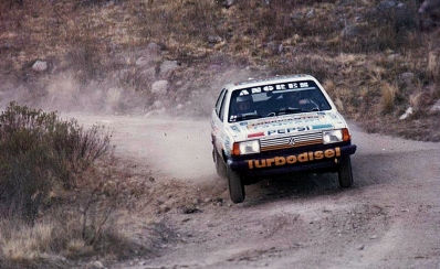 Luis Etchegoyen - Eduardo Garcia
8º Marlboro Rally Argentina 1988. Volkswagen Golf. Abandonó, desconocemos porque motivo y en que especial.

Del 2 al 6 de Agosto, Buenos Aires, Córdoba, Argentina.
Superficie: tierra.

El Rally tenia un total de 2141.41 Km de los que 583.60 Km divididos en 29 tramos eran especiales.

Se inscribieron 81 equipos, tomaron la salida 81, finalizaron 21.@
Palabras clave: Volkswagen;Golf;Argentina;1988