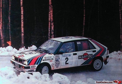 Mikael Ericsson - Claes Billstam
38º International Swedish Rally 1988. Lancia Delta HF 4WD. Abandonó por sobre-calentamiento de motor en SS13 Skaggebol de 7 Km.

Del 4 al 6 de Febrero, Karlstad.
Superficie: nieve - hielo.

El Rally tenia un total de 1648.76 Km de los que 497.00 Km divididos en 36 tramos eran especiales (uno de ellos fue cancelado SS20 
Vassjon de 8 Km).

Se inscribieron 158 equipos, tomaron la salida 158, finalizaron 67.@
Palabras clave: ;Suecia;Lancia;Delta;4WD;1988;Nieve