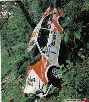 Carlos Sainz Cenamor - Luís Rodríguez Moya
12º Rally Villa de Llanes 1988. Ford Sierra RS Cosworth (V-7853-BX).
Abandonó por el accidente de la imagen en SS1 Cardoso de 6.30 km, pocos metros después de la salida.

Del 3 al 5 de Junio, Llanes, Asturias, España.
Superficie: asfalto.

El Rally tenía un total de 248.30 km cronometrados divididos en 20 tramos especiales.

Tomaron la salida 58 equipos, finalizaron 37.@
Palabras clave: ;Ford;Sierra;Cosworth;Villa_Llanes;1988