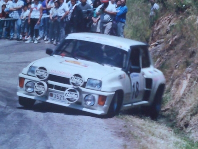 Isidro Alvarez -  Fandiño
21º Rally Internacional de Ourense de 1988. Renault 5 Turbo2 (con parachoques del TdC).

Foto en el cruce de Graices, en el tramo de A Peroxa.
Palabras clave: Renault;Turbo;Grupo_B;1988