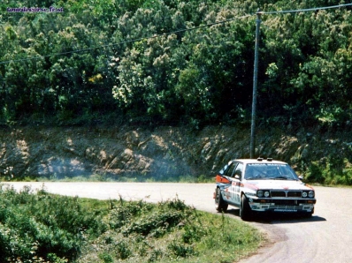 Didier Auriol - Bernard Occelli
33º Tour de Corse - Rallye de France 1989. Lancia Delta Integrale (TO-16990M). Clasificado 1º.

Del 23 al 26 de Abril, Ajaccio, Córcega, Francia.
Superficie: asfalto.

El Rally tenia un total de 1439.85 km de los que 628.71 km divididos en 33 tramos eran especiales.

Se inscribieron 85 equipos, tomaron la salida 79, finalizaron 39.@
Palabras clave: Didier_Auriol;Corse;Corcega;Lancia;Delta;Integrale;1989