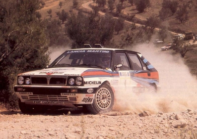 Massimo (Miki) Biasion - Tiziano Siviero
36º Acropolis Rally 1989. Lancia Delta Integrale (TO- 33820M). Clasificado 1º.

Del 27 de Mayo al 1 de Junio, Atenas, Grecia.
Superficie: tierra.

El Rally tenia un total de 1880.41 km de los que 588.51 km divididos en 42 tramos eran especiales.

Tomaron la salida 97 equipos, finalizaron 40.@
Palabras clave: Miki_Biasion;Lancia;Delta;Integrale;Grecia;Acropolis;1989