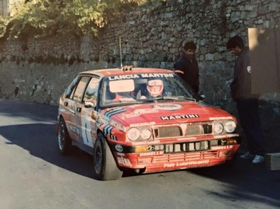 Massimo (Miki) Biasion - Tiziano Siviero
31º Rallye Sanremo - Rallye d'Italia 1989. Lancia Delta Integrale 16V. Clasificado 1º.

Del 8 al 12 de Octubre, Sanremo, Liguria, Imperia, Italia.
Superficie: asfalto - tierra.

El Rally tenia un total de 2086.19 km de los que 544.20 km divididos en 34 tramos eran especiales.

Tomaron la salida 107 equipos, finalizaron 34.@
Palabras clave: Miki_Biasion;Tiziano_Siviero;Lancia;Delta;integrale;Sanremo;1989