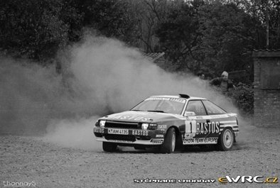 Patrick Snijers - Dany Colebunders
13º Rally Van Looi 1989. Toyota Celica GT-4 -ST165- (K-AM 4135). Clasificado 1º.

Del 30 de Septiembre al 1 de Octubre, Tessenderlo, Bélgica.

Superficie: asfalto y grava

El Rally tenia un total de 260.7 km cronometrados divididos en 33 tramos especiales.

Tomaron la salida 55 equipos, finalizaron 35.@
Palabras clave: Patrick_Snijers;Toyota;Celica;ST165;Belgica;Rally_Van_Looi;1989