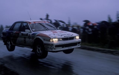 Mikael Ericsson - Claes Billstam
39º 1000 Lakes Rally 1989. Mitsubishi Galant VR-4 (E647 JNO). Clasificado 1º.

Del 25 al 27 de Agosto, Jyväskylä, Finlandia.
Superficie: grava / tierra.

El Rally tenia un total de 1447.34 Km de los que 507.83 Km divididos en 43 tramos eran especiales.

Se inscribieron 200 equipos, tomaron la salida 189, finalizaron 69.@
Palabras clave: ;Mitsubishi;Galant;VR-4;Finlandia;1989;Finlandia
