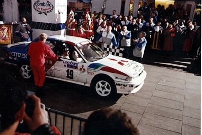 Pentti Airikkala - Ronan McNamee
38º Lombard RAC Rally 1989. Mitsubishi Galant VR-4 (E70 MMM). Clasificado 1º.

Del 19 al 23 de Noviembre, Nottingham, Inglaterra.
Superficie: tierra.

El Rally tenia un total de 3,081.99 Km de los que 603.57 Km divididos en 55 tramos eran especiales.

Se inscribieron 202 equipos, tomaron la salida 187, finalizaron 84.@
Palabras clave: ;Mitsubishi;Galant;Gran_Bretaña;1989;RAC_Rally