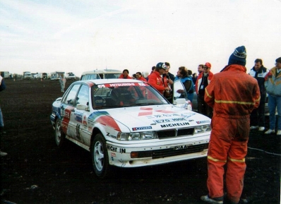 Pentti Airikkala - Ronan McNamee
38º Lombard RAC Rally 1989. Mitsubishi Galant VR-4 (E70 MMM). Clasificado 1º.

Del 19 al 23 de Noviembre, Nottingham, Inglaterra.
Superficie: tierra.

El Rally tenia un total de 3,081.99 Km de los que 603.57 Km divididos en 55 tramos eran especiales.

Se inscribieron 202 equipos, tomaron la salida 187, finalizaron 84.@
Palabras clave: ;Mitsubishi;Galant;Gran_Bretaña;1989;RAC_Rally