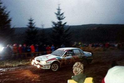 Pentti Airikkala - Ronan McNamee
38º Lombard RAC Rally 1989. Mitsubishi Galant VR-4 (E70 MMM). Clasificado 1º.

Del 19 al 23 de Noviembre, Nottingham, Inglaterra.
Superficie: tierra.

El Rally tenia un total de 3,081.99 Km de los que 603.57 Km divididos en 55 tramos eran especiales.

Se inscribieron 202 equipos, tomaron la salida 187, finalizaron 84.@
Palabras clave: ;Mitsubishi;Galant;Gran_Bretaña;1989;RAC_Rally