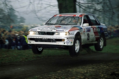 Pentti Airikkala - Ronan McNamee
38º Lombard RAC Rally 1989. Mitsubishi Galant VR-4 (E70 MMM). Clasificado 1º.

Del 19 al 23 de Noviembre, Nottingham, Inglaterra.
Superficie: tierra.

El Rally tenia un total de 3,081.99 Km de los que 603.57 Km divididos en 55 tramos eran especiales.

Se inscribieron 202 equipos, tomaron la salida 187, finalizaron 84.@
Palabras clave: ;Mitsubishi;Galant;Gran_Bretaña;1989;RAC_Rally;