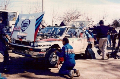 Asistencia del Equipo Martini Lancia en el 23º Rallye de Portugal Vinho do Porto 1989.
En el Lancia Delta Integrale (TO 74784L) de Massimo 