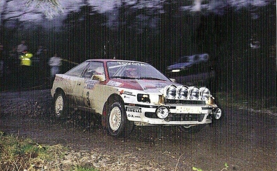 Carlos Sainz Cenamor - Luís Moya
38º Lombard RAC Rally 1989. Toyota Celica GT-4 -ST165- (K-AM 6132). Clasificado 2º.

Del 19 al 23 de Noviembre, Nottingham, Inglaterra.
Superficie: tierra.

El Rally tenia un total de 3,081.99 Km de los que 603.57 Km divididos en 55 tramos eran especiales.

Se inscribieron 202 equipos, tomaron la salida 187, finalizaron 84.@
Palabras clave: ;Luis_Moya;Toyota;Celica;ST165;RAC_Rally;Gran_Bretaña;1989;Inglaterra