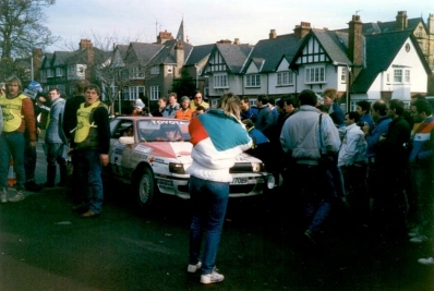 Kenneth Eriksson - Staffan Parmander
38º Lombard RAC Rally 1989. Toyota Celica GT-4 -ST165- (K-AM 7089). Clasificado 4º.

Del 19 al 23 de Noviembre, Nottingham, Inglaterra.
Superficie: tierra.

El Rally tenia un total de 3,081.99 Km de los que 603.57 Km divididos en 55 tramos eran especiales.

Se inscribieron 202 equipos, tomaron la salida 187, finalizaron 84.@
Palabras clave: ;Toyota;Celica;ST165;RAC_Rally;Gran_Bretaña;1989;Inglaterra