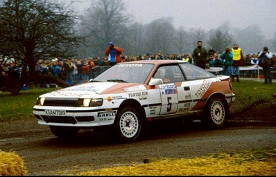 Kenneth Eriksson - Staffan Parmander
38º Lombard RAC Rally 1989. Toyota Celica GT-4 -ST165- (K-AM 7089). Clasificado 4º.

Del 19 al 23 de Noviembre, Nottingham, Inglaterra.
Superficie: tierra.

El Rally tenia un total de 3,081.99 Km de los que 603.57 Km divididos en 55 tramos eran especiales.

Se inscribieron 202 equipos, tomaron la salida 187, finalizaron 84.@
Palabras clave: ;Toyota;Celica;ST165;RAC_Rally;Gran_Bretaña;1989;Inglaterra