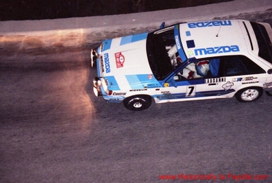 Hannu Mikkola - Christian Geistdörfer
57º Rallye Automobile de Monte-Carlo 1989. Mazda 323 4WD (GVL-668). Clasificado 4º.

Del 21 al 26 de Enero, Monte-Carlo.
Superficie: asfalto - nieve.

El Rally tenia un total de 2872.82 km, de los que 613.25 km, divididos en 24 tramos, eran especiales.

Tomaron la salida 172 equipos, finalizaron 83.@
Palabras clave: ;Mazda;Montecarlo;1989