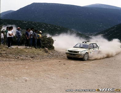 Jorge Recalde - Jorge Del Buono
36º Acropolis Rally 1989. Lancia Delta Integrale (TO 34164H). Clasificado 5º.

Del 27 de Mayo al 1 de Junio, Atenas, Grecia.
Superficie: tierra.

El Rally tenia un total de 1880.41 km de los que 588.51 km divididos en 42 tramos eran especiales.

Tomaron la salida 97 equipos, finalizaron 40.@
Palabras clave: Jorge_Recalde;Lancia;Delta;Integrale;Grecia;Acropolis;1989