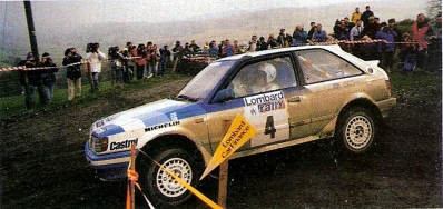Timo Salonen - Voitto Silander
38º Lombard RAC Rally 1989. Mazda 323 4WD (GJJ-044). Clasificado 6º.

Del 19 al 23 de Noviembre, Nottingham, Inglaterra.
Superficie: tierra.

El Rally tenia un total de 3,081.99 Km de los que 603.57 Km divididos en 55 tramos eran especiales.

Se inscribieron 202 equipos, tomaron la salida 187, finalizaron 84.@
Palabras clave: Timo_Salonen;Mazda;4WD;RAC_Rally;Inglaterra;1989