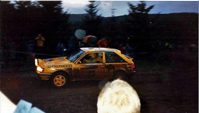 Mikael Sundstrom - Juha Repo
38º Lombard RAC Rally 1989. Mazda 323 4WD (BLE-942). Clasificado 7º.

Del 19 al 23 de Noviembre, Nottingham, Inglaterra.
Superficie: tierra.

El Rally tenia un total de 3,081.99 Km de los que 603.57 Km divididos en 55 tramos eran especiales.

Se inscribieron 202 equipos, tomaron la salida 187, finalizaron 84.@
Palabras clave: Mazda;4WD;RAC_Rally;Gran_Bretaña;1989
