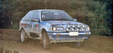 Gregoire de Mevius - Willy Lux
23º Rallye de Portugal Vinho do Porto 1989. Mazda 323 4WD (AT 262669). Clasificado 7º.

Del 28 de Febrero al 4 de Marzo, Estoril, Portugal.
Superficie: asfalto - tierra.

El Rally tenia un total de 2153.02 km de los que 576.88 km divididos en 38 tramos eran especiales, (una de ellas fue cancelada SS18 Ponte de Lima de 16.80 Km).

Tomaron la salida 93 equipos, finalizaron 38.@

Palabras clave: Mazda;4WD;Portugal;1989