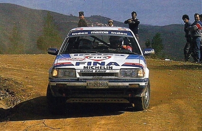 Gregoire de Mevius - Willy Lux
23º Rallye de Portugal Vinho do Porto 1989. Mazda 323 4WD (AT 262669). Clasificado 7º.

Del 28 de Febrero al 4 de Marzo, Estoril, Portugal.
Superficie: asfalto - tierra.

El Rally tenia un total de 2153.02 km de los que 576.88 km divididos en 38 tramos eran especiales, (una de ellas fue cancelada SS18 Ponte de Lima de 16.80 Km).

Tomaron la salida 93 equipos, finalizaron 38.@

Palabras clave: Mazda;4WD;Portugal;1989