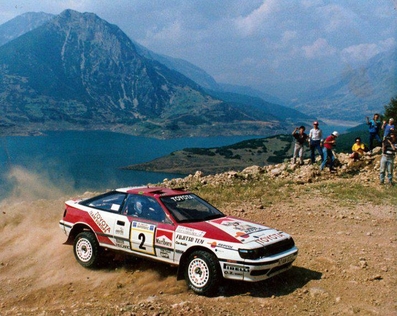 Juha Kankkunen - Juha Piironen
36º Acropolis Rally 1989. Toyota Celica GT-4 -ST165- (K-AM 8332). Abandonó por salida de pista en SS36 Gardiki de 22,87 Km.

Del 27 de Mayo al 1 de Junio, Atenas, Grecia.
Superficie: tierra.

El Rally tenia un total de 1880.41 km de los que 588.51 km divididos en 42 tramos eran especiales.

Tomaron la salida 97 equipos, finalizaron 40.@
Palabras clave: ;Toyota;Celica;Grecia;Acropolis;ST165;1989