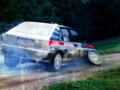Didier Auriol - Bernard Occelli
39º 1000 Lakes Rally 1989. Lancia Delta Integrale (TO 62126M). Abandonó por accidente en el último tramo cronometrado, SS43 Vartiamaki de 11.26 km.

Del 25 al 27 de Agosto, Jyväskylä, Finlandia.
Superficie: grava / tierra.

El Rally tenia un total de 1447.34 Km de los que 507.83 Km divididos en 43 tramos eran especiales.

Se inscribieron 200 equipos, tomaron la salida 189, finalizaron 69.@
Palabras clave: Didier_Auriol;Lancia;Delta;Integrale;Finlandia;1989;Crash;Finlandia