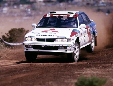 Ari Vatanen - Bruno Berglund
36º Acropolis Rally 1989. Mitsubishi Galant VR-4 (F280 MHJ). Abandonó por el turbo en SS23 Zaltsa 2 de 26,84 Km.

Del 27 de Mayo al 1 de Junio, Atenas, Grecia.
Superficie: tierra.

El Rally tenia un total de 1880.41 km de los que 588.51 km divididos en 42 tramos eran especiales.

Tomaron la salida 97 equipos, finalizaron 40.@
Palabras clave: ;Mitsubishi;Galant;VR-4;Grecia;Acropolis;1989