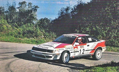 Carlos Sainz Cenamor - Luís Rodríguez Moya
33º Tour de Corse - Rallye de France 1989. Toyota Celica GT-4 -ST165- (K-AM 6320). Abandonó por motor en SS22 Casatorra - Oletta de 11.30 Km.

Del 23 al 26 de Abril, Ajaccio, Córcega, Francia.
Superficie: asfalto.

El Rally tenia un total de 1439.85 km de los que 628.71 km divididos en 33 tramos eran especiales.

Se inscribieron 85 equipos, tomaron la salida 79, finalizaron 39.@
Palabras clave: ;Luis_Moya;Corse;Corcega;Toyota;Celica;ST165;1989
