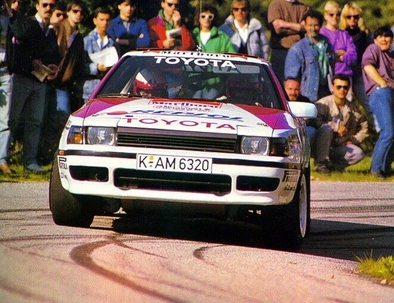 Carlos Sainz Cenamor - Luís Rodríguez Moya
33º Tour de Corse - Rallye de France 1989. Toyota Celica GT-4 -ST165- (K-AM 6320). Abandonó por motor en SS22 Casatorra - Oletta de 11.30 Km.

Del 23 al 26 de Abril, Ajaccio, Córcega, Francia.
Superficie: asfalto.

El Rally tenia un total de 1439.85 km de los que 628.71 km divididos en 33 tramos eran especiales.

Se inscribieron 85 equipos, tomaron la salida 79, finalizaron 39.@
Palabras clave: ;Luis_Moya;Corse;Corcega;Toyota;Celica;ST165;1989