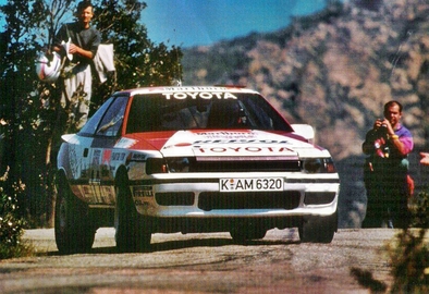 Carlos Sainz Cenamor - Luís Rodríguez Moya
33º Tour de Corse - Rallye de France 1989. Toyota Celica GT-4 -ST165- (K-AM 6320). Abandonó por motor en SS22 Casatorra - Oletta de 11.30 Km.

Del 23 al 26 de Abril, Ajaccio, Córcega, Francia.
Superficie: asfalto.

El Rally tenia un total de 1439.85 km de los que 628.71 km divididos en 33 tramos eran especiales.

Se inscribieron 85 equipos, tomaron la salida 79, finalizaron 39.@
Palabras clave: ;Luis_Moya;Corse;Corcega;Toyota;Celica;ST165;1989