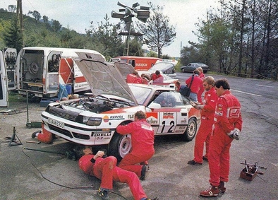 Asistencia en el 33º Tour de Corse - Rallye de France 1989 del Equipo Toyota Team Europe
En el Toyota Celica GT-4 -ST165- (K-AM 6320) de Carlos Sainz - Luis Moya, abandonaron por motor en SS22 Casatorra - Oletta de 11.30 Km.

Del 23 al 26 de Abril, Ajaccio, Córcega, Francia.
Superficie: asfalto.

El Rally tenia un total de 1439.85 km de los que 628.71 km divididos en 33 tramos eran especiales.

Se inscribieron 85 equipos, tomaron la salida 79, finalizaron 39.@
Palabras clave: ;Luis_Moya;Corse;Corcega;Toyota;Celica;ST165;1989;Asistencias