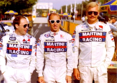 37º Acropolis Rally 1990
De izquierda a derecha de la foto:
Miki Biasion, Didier Auriol y Juha Kankkunen.

Pilotos Oficiales del Equipo Martini Lancia pilotando los Lancia Delta Integrale 16V.

Miki acabo el Rally 3º, Juha 2º y Didier abandonó en SS29 Prodromos de 14,74 Km por cárter roto.

Del 3 al 6 de Junio, Atenas, Grecia.
Superficie: tierra.

El Rally tenia un total de 2034.53 km de los que 593.17 km divididos en 48 tramos eran especiales, (2 de ellas fueron canceladas SS6 Aghios Merkourios de 13.77 Km y SS15 Aghia Sotira 1 de 15.33 Km).

Tomaron la salida 97 equipos, finalizaron 34
@
Palabras clave: ;Didier_Auriol;Miki_Biasion;Acropolis;Grecia;1990;Lancia;Delta;Integrale;Personajes