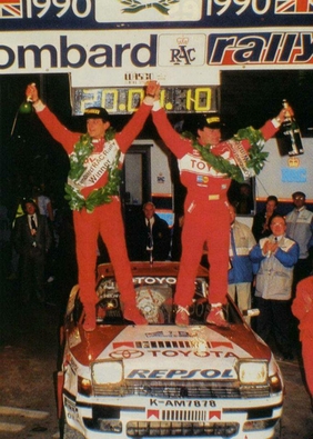 Carlos Sainz - Luís Moya
46º Lombard RAC Rally 1990. Toyota Celica GT-4 -ST165- (K-AM 7878). Clasificado 1º.

Del 25 al 28 de Noviembre, Harrogate, Yorkshire, Inglaterra.
Superficie: tierra.

El Rally tenia un total de 2358.77 Km de los que 566.27 Km divididos en 41 tramos eran especiales.

Se inscribieron 184 equipos, tomaron la salida 176, finalizaron 94.@
Palabras clave: ;Toyota;Celica;ST165;Inglaterra;RAC_Rally;1990