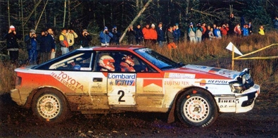 Carlos Sainz - Luís Moya
46º Lombard RAC Rally 1990. Toyota Celica GT-4 -ST165- (K-AM 7878). Clasificado 1º.

Del 25 al 28 de Noviembre, Harrogate, Yorkshire, Inglaterra.
Superficie: tierra.

El Rally tenia un total de 2358.77 Km de los que 566.27 Km divididos en 41 tramos eran especiales.

Se inscribieron 184 equipos, tomaron la salida 176, finalizaron 94.@
Palabras clave: ;Toyota;Celica;ST165;Inglaterra;RAC_Rally;1990