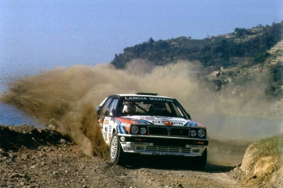 Didier Auriol - Bernard Occelli
32º Rallye Sanremo - Rallye d'Italia 1990. Lancia Delta Integrale 16V (TO 56251P). Clasificado 1º.

Del 14 al 18 de Octubre, Sanremo, Italia.
Superficie: asfalto - tierra.

El Rally tenía un total de 2236.63 km de los que 614.95 km divididos en 35 tramos eran especiales.

Tomaron la salida 104 equipos, finalizaron 47.@
Palabras clave: Didier_Auriol;Lancia;Delta;Integrale;Sanremo;1990