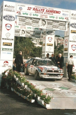 Didier Auriol - Bernard Occelli
32º Rallye Sanremo - Rallye d'Italia 1990. Lancia Delta Integrale 16V (TO 56251P). Clasificado 1º.

Del 14 al 18 de Octubre, Sanremo, Italia.
Superficie: asfalto - tierra.

El Rally tenía un total de 2236.63 km de los que 614.95 km divididos en 35 tramos eran especiales.

Tomaron la salida 104 equipos, finalizaron 47.@
Palabras clave: Didier_Auriol;Lancia;Delta;Integrale;Sanremo;1990