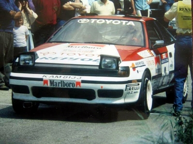 Carlos Sainz - Luís Moya
34º Tour de Corse - Rallye de France 1990. Toyota Celica GT-4 -ST165- (K-AM 8133). Clasificado 2º.

Del 6 al 9 de Mayo, Ajaccio, Córcega, Francia.
Superficie: asfalto.

El Rally tenia un total de 1,397.18 Km de los que 602.25 Km divididos en 30 tramos, eran especiales.

Se inscribieron 97 equipos, tomaron la salida 94, finalizaron 48.@
Palabras clave: ;Toyota;Celica;Corcega;1990;Corse