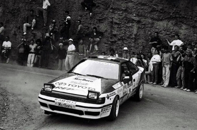 Carlos Sainz - Luís Moya
34º Tour de Corse - Rallye de France 1990. Toyota Celica GT-4 -ST165- (K-AM 8133). Clasificado 2º.

Del 6 al 9 de Mayo, Ajaccio, Córcega, Francia.
Superficie: asfalto.

El Rally tenia un total de 1,397.18 Km de los que 602.25 Km divididos en 30 tramos, eran especiales.

Se inscribieron 97 equipos, tomaron la salida 94, finalizaron 48.@
Palabras clave: ;Toyota;Celica;Corcega;1990;Corse
