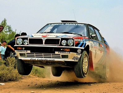 Juha Kankkunen - Juha Piironen
37º Acrópolis Rally 1990. Lancia Delta Integrale 16V (TO 95239N). Clasificado 2º.

Del 3 al 6 de Junio, Atenas.
Superficie: tierra.

El Rally tenia un total de 2034.53 km de los que 593.17 km divididos en 48 tramos eran especiales, (2 de ellas fueron canceladas SS6 Aghios Merkourios de 13.77 Km y SS15 Aghia Sotira 1 de 15.33 Km).

Tomaron la salida 97 equipos, finalizaron 34.@
Palabras clave: ;Juha_Piironen;Lancia;Delta;Integrale;Acropolis;Grecia;1990