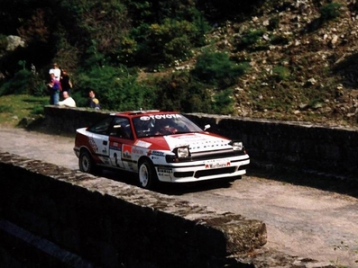 Carlos Sainz Cenamor - Luís Rodríguez Moya
34º Tour de Corse - Rallye de France 1990. Toyota Celica GT-4 (ST165). Clasificado 2º.
El Rally tenia un total de 1,397.18 Km de los que 602.25 Km divididos en 30 tramos, eran especiales.
Se inscribieron 97 equipos, tomaron la salida 94, finalizaron 48.@
Palabras clave: ;Toyota;Celica;Còrcega;1990;Corse