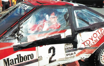 Carlos Sainz Cenamor - Luís Rodríguez Moya
32º Rallye Sanremo - Rallye d'Italia 1990. Toyota Celica GT-4 -165- (K-AM 5803). Clasificado 3º.

Del 14 al 18 de Octubre, Sanremo, Italia.
Superficie: asfalto - tierra.

El Rally tenía un total de 2236.63 km de los que 614.95 km divididos en 35 tramos eran especiales.

Tomaron la salida 104 equipos, finalizaron 47.@
Palabras clave: ;Luis_Moya;Toyota;Celica;ST165;Sanremo;1990