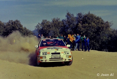 Josep Maria "Mia" Bardolet - Josep Maria Ferrer
26º Rallye Catalunya - Costa Brava 1990. Ford Sierra RS Cosworth (V-7853-BX). Clasificado 5º.

Del 15 al 17 de Febrero, Lloret de Mar, Girona, Catalunya, España.
Superficie: asfalto - tierra.

El Rally tenia un total de 1140 km de los que 460.42 km divididos en 29 tramos eran especiales.

Tomaron la salida 90 equipos, finalizaron 29.

© Joan Al
@@
Palabras clave: Mia_Bardolet;Ford;Sierra;Cosworth;Catalunya;Costa_Brava;Spain;España;1990